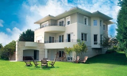 magnificent-villa-right-next-to-the-marina